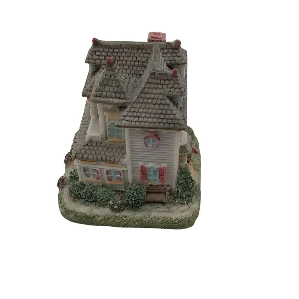 Liberty Falls Americana Collection Wooden Nickel Inn Miniature Model‎